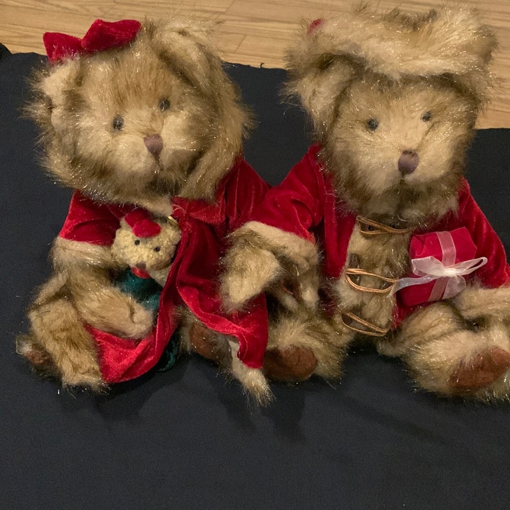Tender Hearted Collectible Christmas  Bears (2)